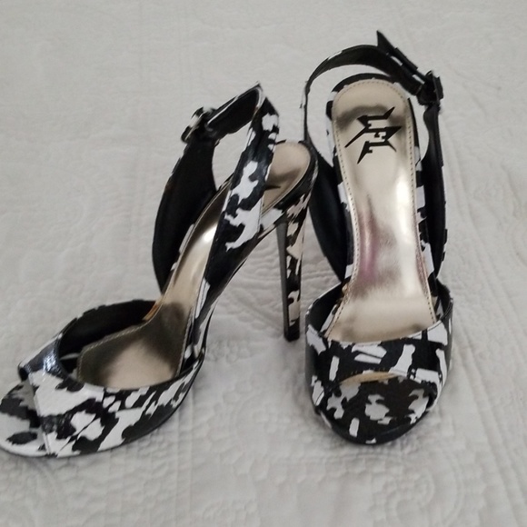 Shoes - Picture 2 of 4